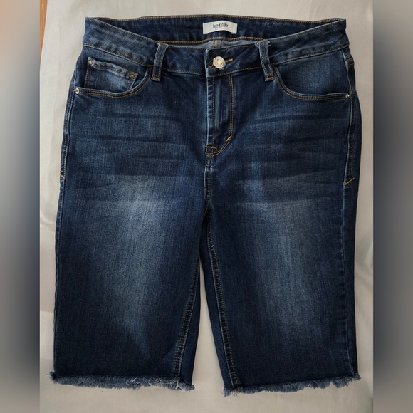 Kensie Jeans Bermuda Shorts Sz 6 Dark Wash Mid Rise Frayed Hem Stretch Euc - Picture 1 of 7